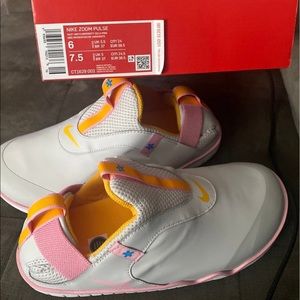 Nike pulse nurse shoes